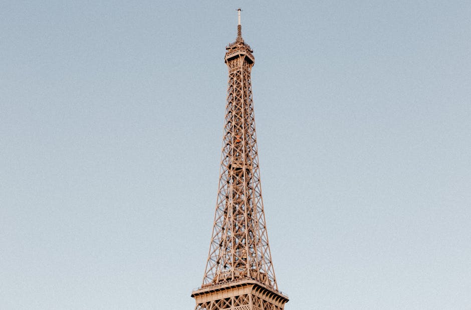 eiffel tower luggage